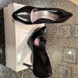 Black Nine West platform heels. Size 8.5.